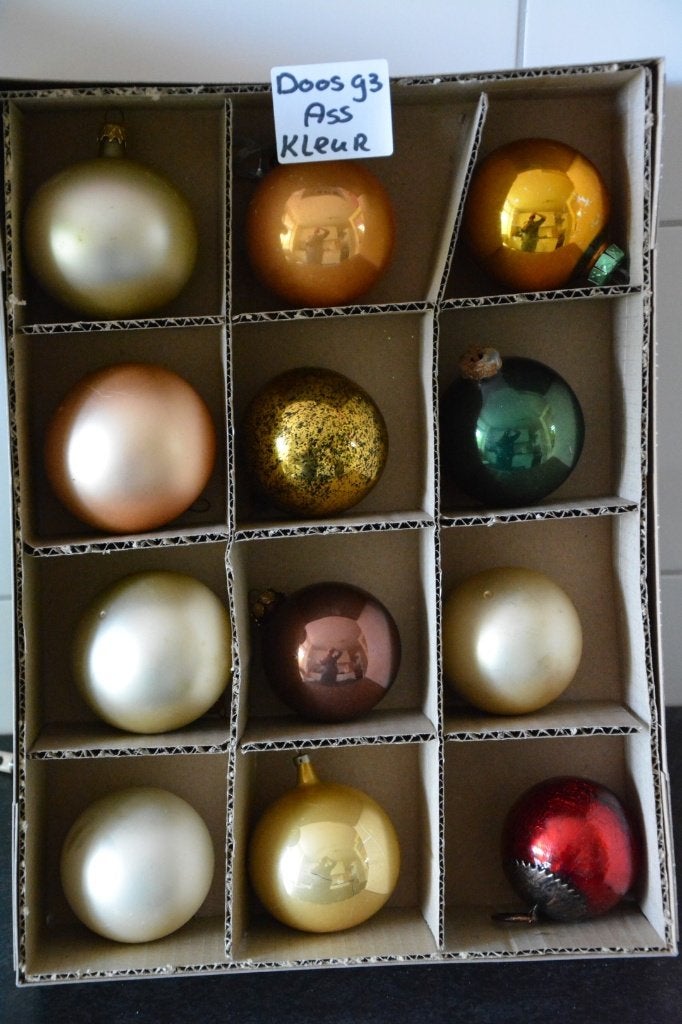 Kerstballen gekleurd Doos 93B, Diversen, Ophalen of Verzenden, Zo goed als nieuw