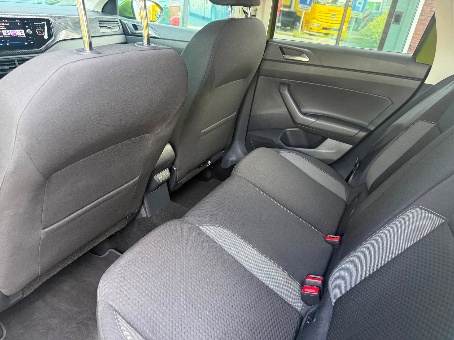 Volkswagen TAIGO 1.0 TSI Life Edition - Climate - Camera - C, Voorwielaandrijving, Dealer onderhouden, Stof, Gebruikt