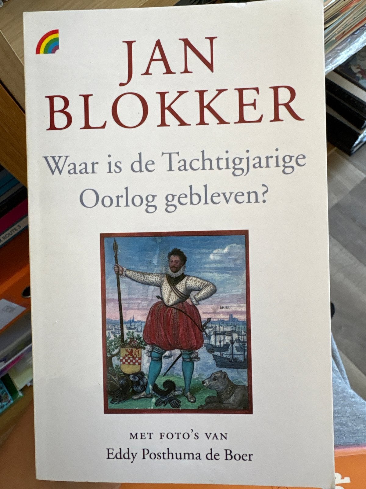 Jan Blokker - Waar is de Tachtigjarige Oorlog gebleven?, Ophalen of Verzenden, 20e eeuw of later, Gelezen