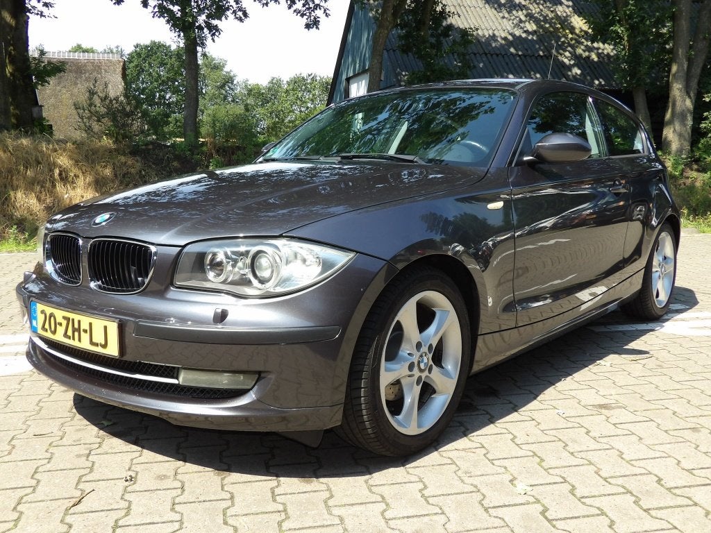 BMW 1-serie 118i Business Line (bj 2008), Auto's, 1-Serie, Zwart, Euro 4, Zilver of Grijs