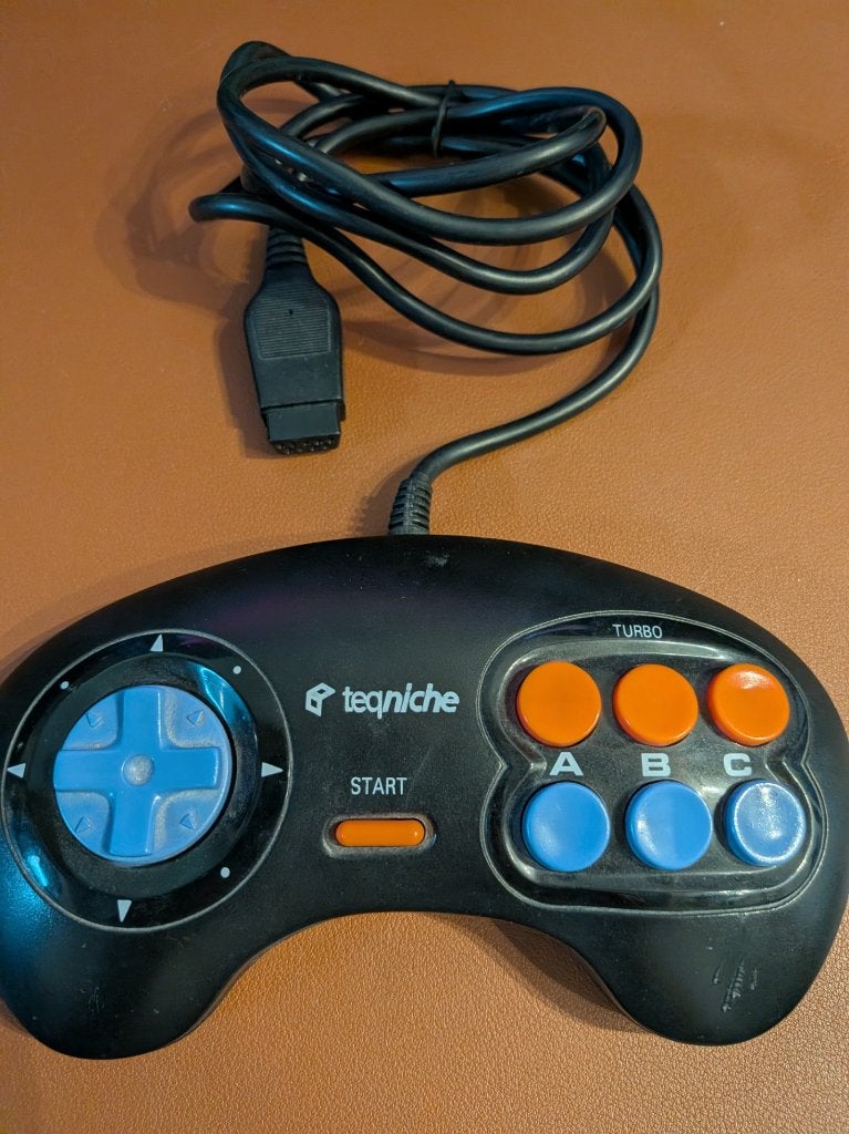 3 controllers voor SEGA Master System, Mega Drive en Saturn, Ophalen of Verzenden, Zo goed als nieuw, Met 2 controllers, Master System