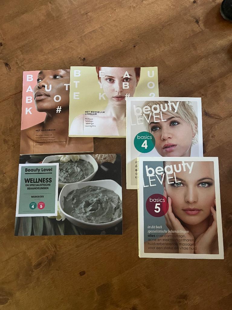 Boeken opleiding all round schoonheidsspecialist, Ophalen, Diverse auteurs, Zo goed als nieuw, MBO