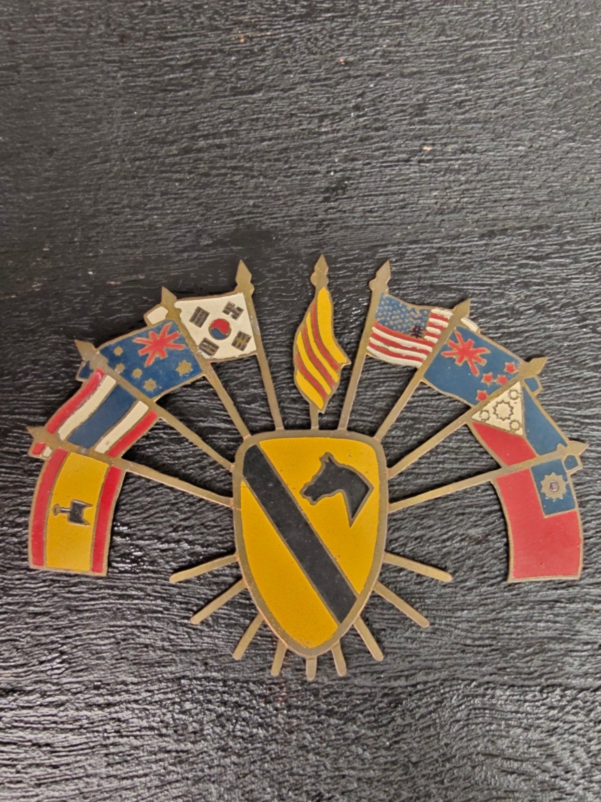 metalen plaquette 1st Cavalry Division Vietnam oorlog period, Ophalen of Verzenden, Landmacht, Amerika, Embleem of Badge