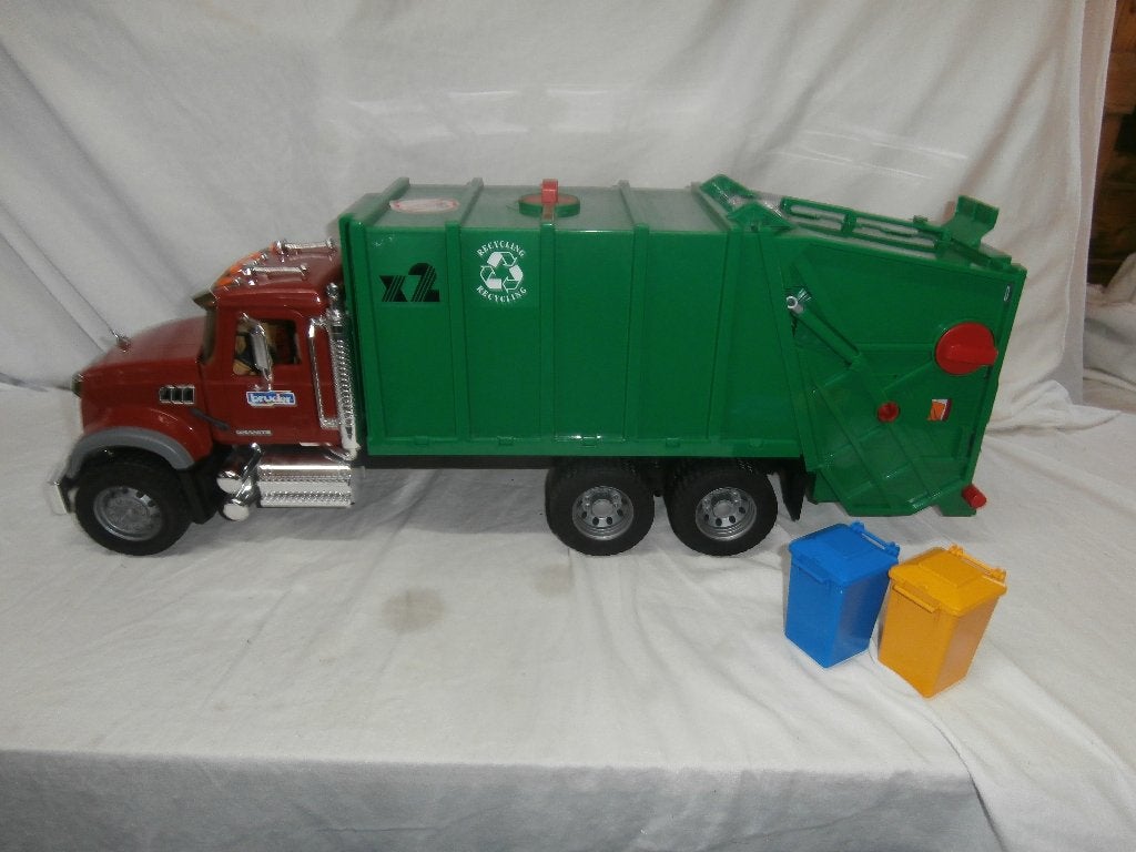 Bruder Mack Vuilniswagen met Achterlader + 2 Containers, Ophalen, Zo goed als nieuw