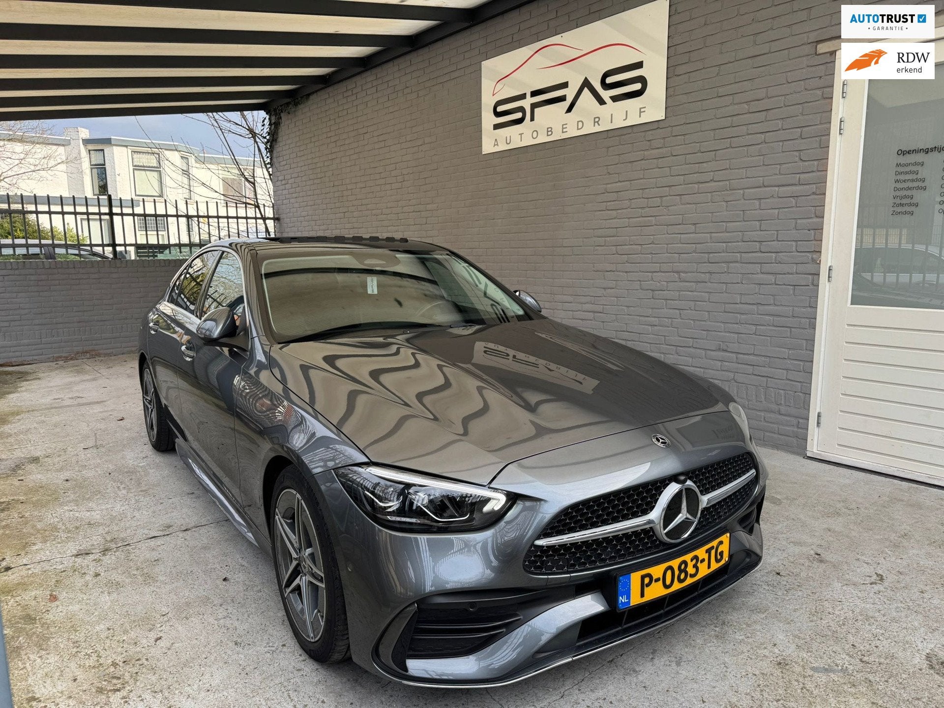 Mercedes-Benz C-klasse 180 AMG 170pk 9G-Tronic 2022 Grijs, Auto's, 4 cilinders, Automatische klimaatregeling, Bedrijf, Hybride Elektrisch/Benzine