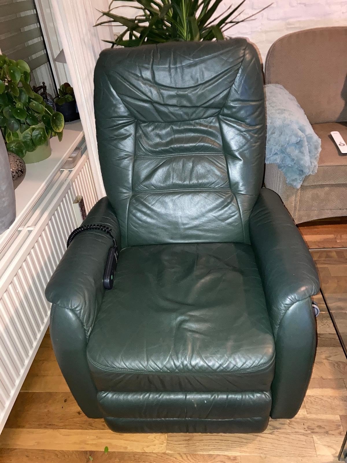 Elektrische relex stoel, Huis en Inrichting, Fauteuils, Ophalen, Zo goed als nieuw, 50 tot 75 cm, Leer