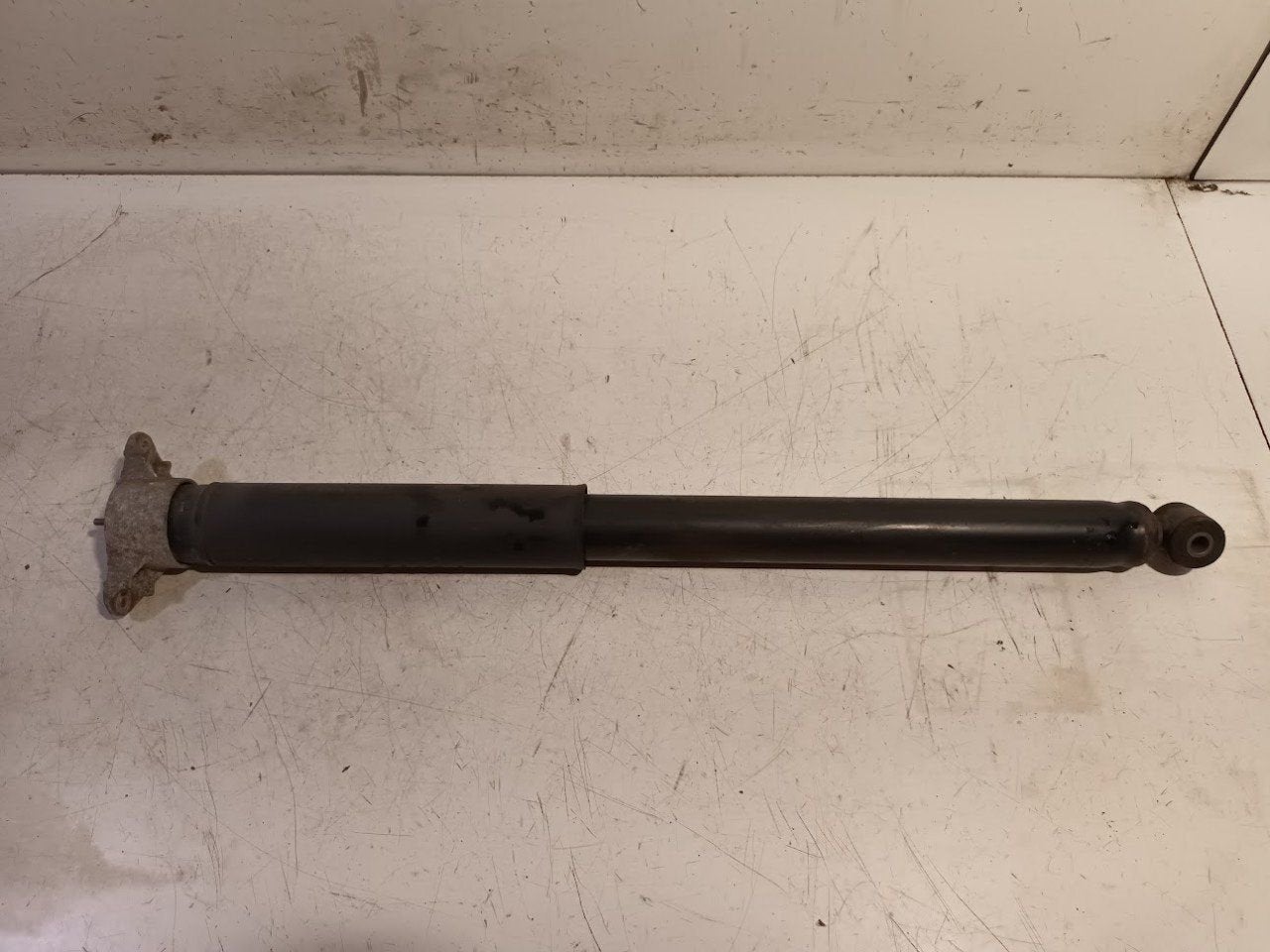 Schokbreker links achter Ford Focus, Onderdelen@venauto.nl, Van der Ven Autorecycling B.V., Gebruikt, Ettenseweg 76, 4706 PB Roosendaal, The Netherlands