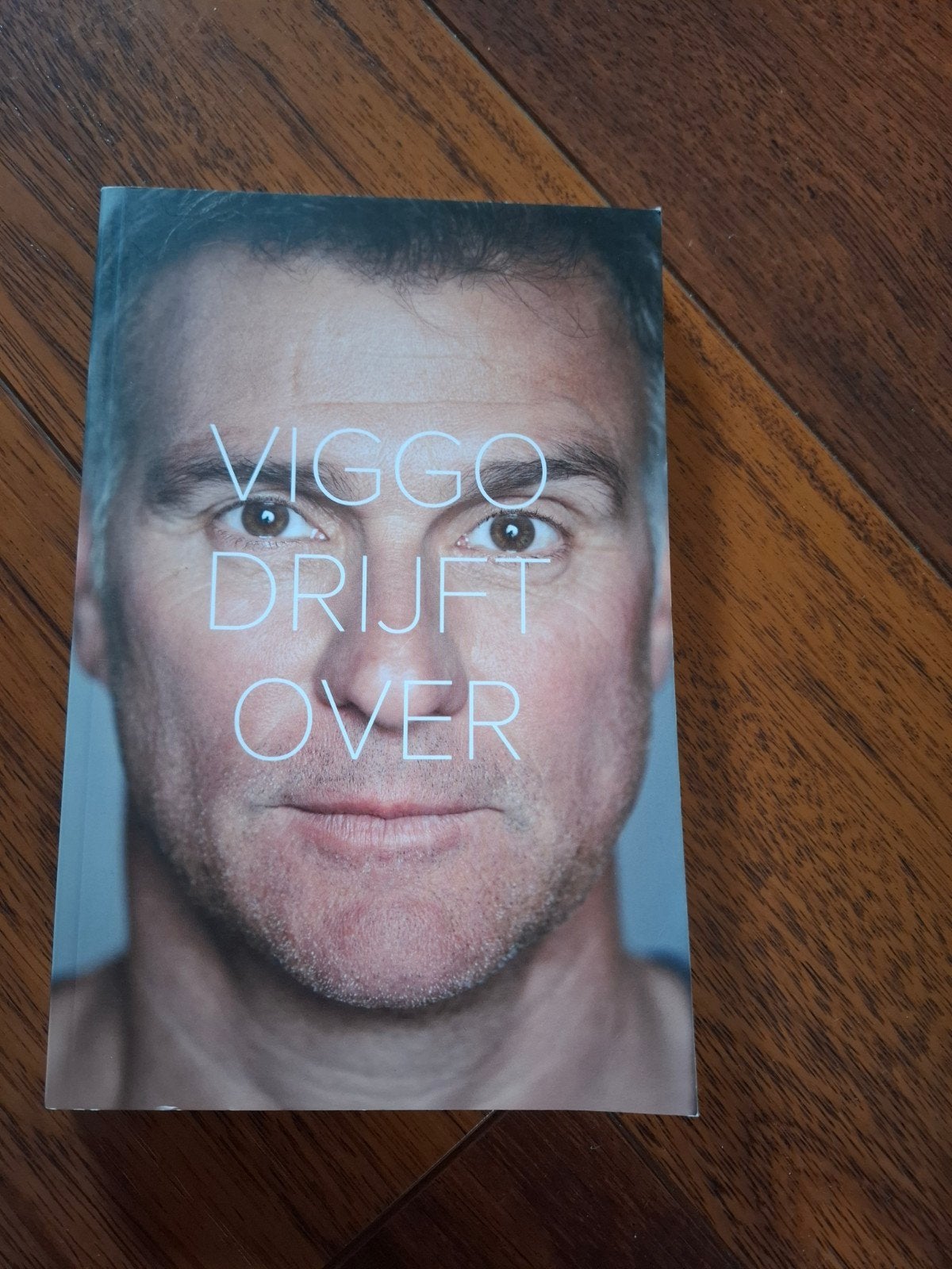 Viggo Waas - Viggo drijft over, Boeken, Ophalen of Verzenden, Zo goed als nieuw, Viggo Waas