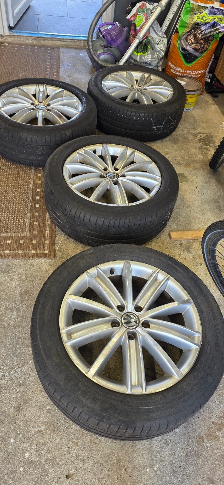 4 Velgen VW Tiguan 235/50 R18 - Klaar voor winterbanden, Auto-onderdelen, Banden en Velgen, Ophalen, 18 inch, Banden en Velgen