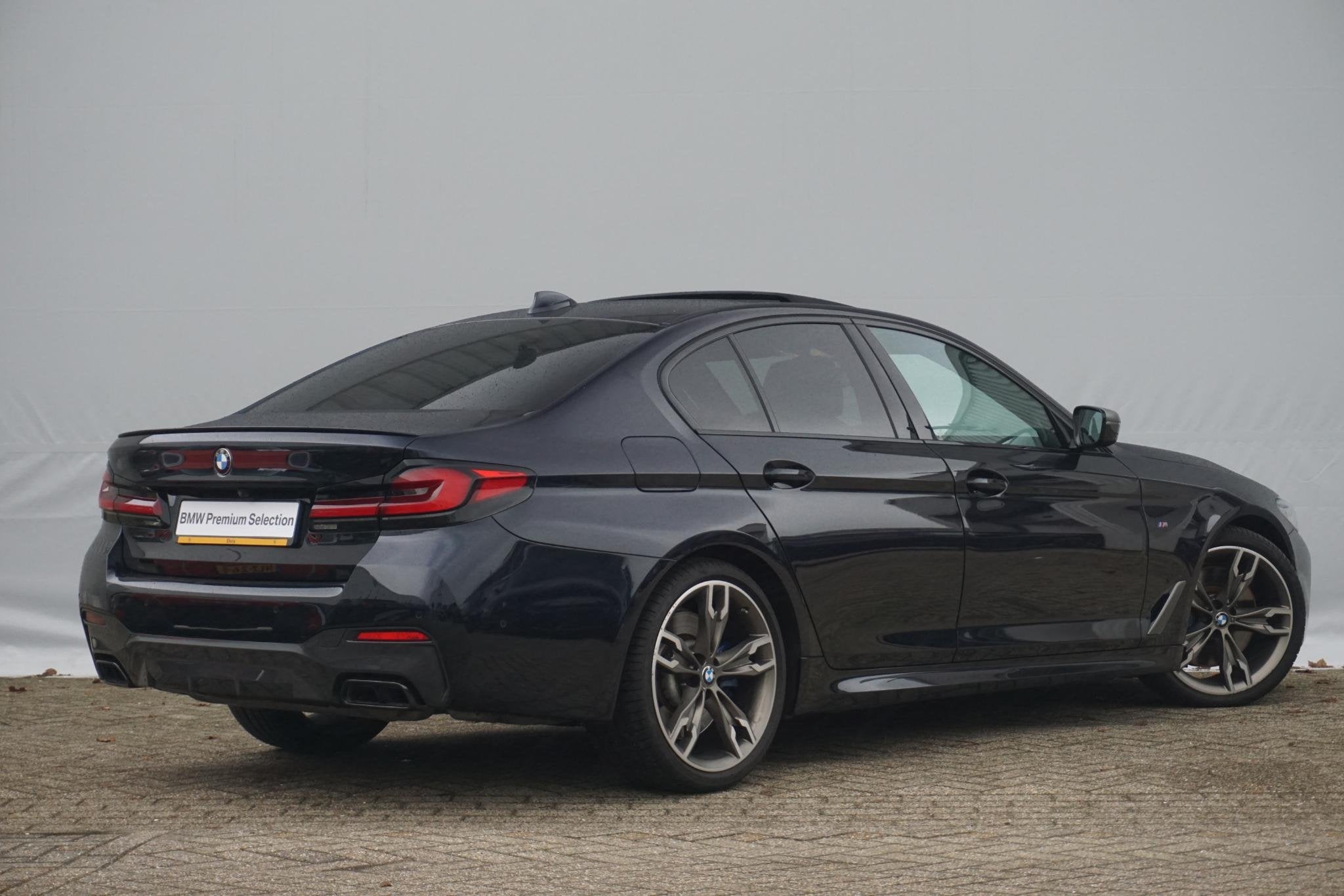 BMW 5 Serie Sedan M550i xDrive Schuif-/kanteldak / Laserligh, Stof, Gebruikt, 4395 cc, Skiluik