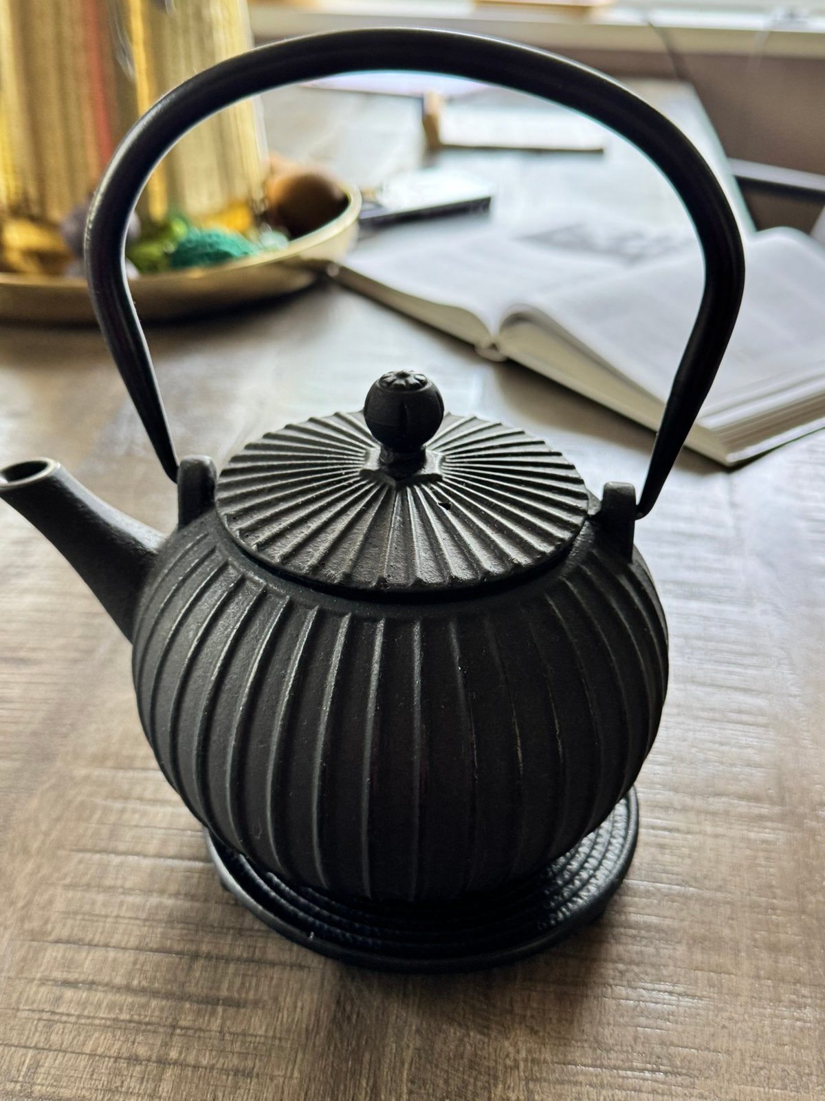 Dille kamille Theepot met onderzetter, gietijzer, zwart, Ophalen of Verzenden, Zo goed als nieuw