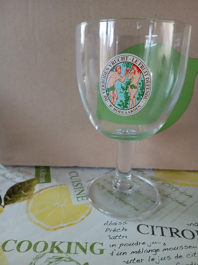 3 stuks bierglas verboden vrucht één van br Hoegaarden en éé, Verzamelen, Biermerken, Ophalen, Glas of Glazen, Overige merken