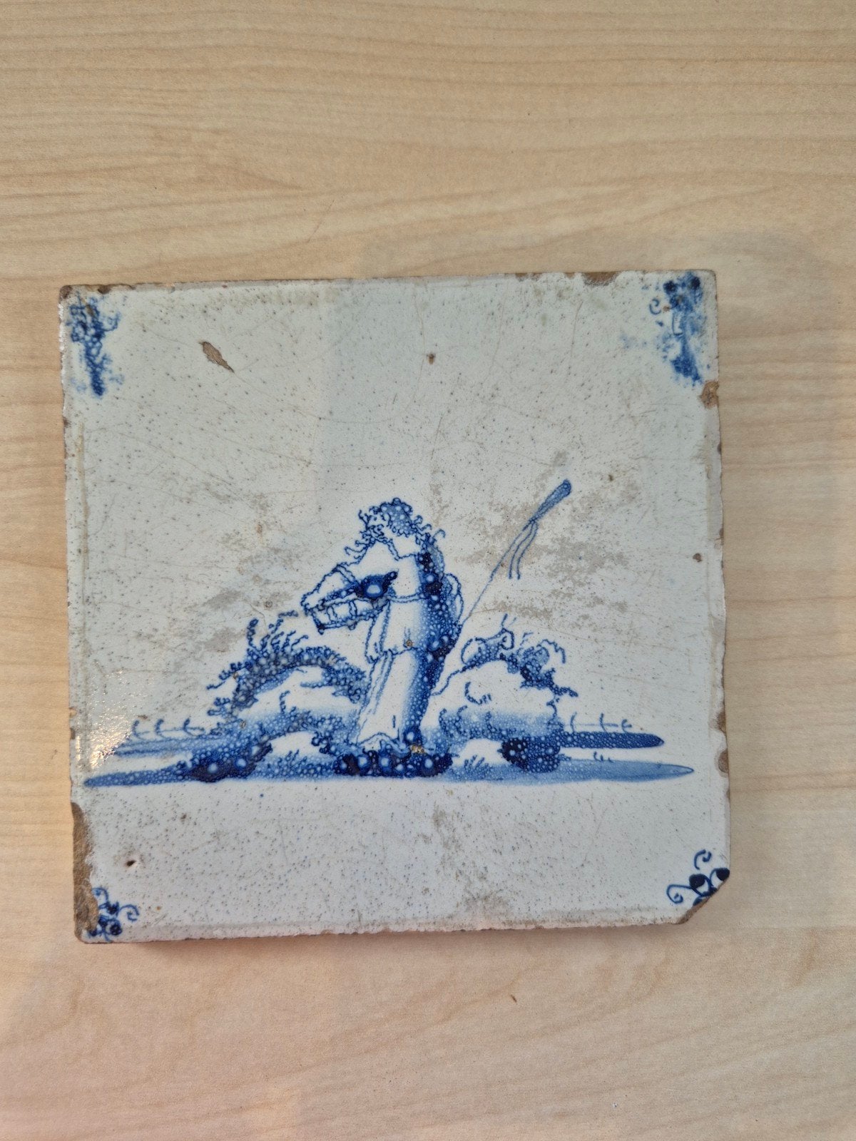 Antieke Delfts Blauwe Tegel met Figuur, Ophalen of Verzenden