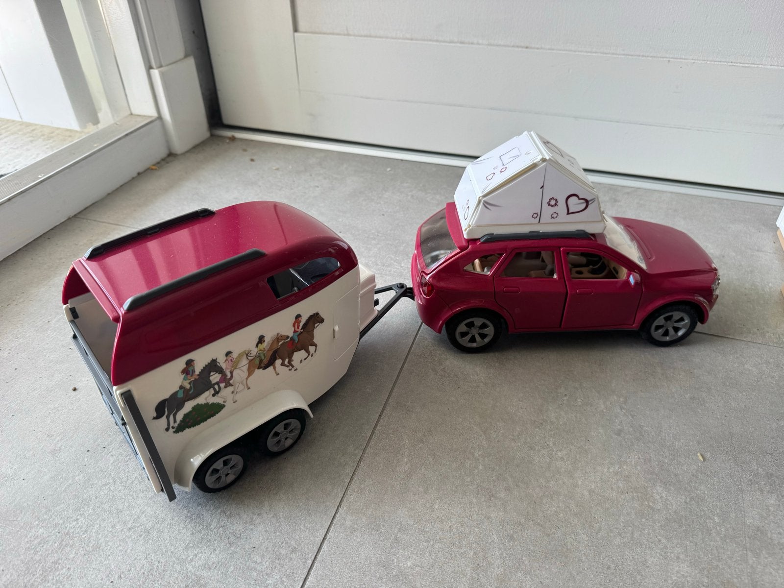 Grote Schleich paardenset met stal, auto, trailer en meer, Ophalen of Verzenden, Gebruikt, Meisje