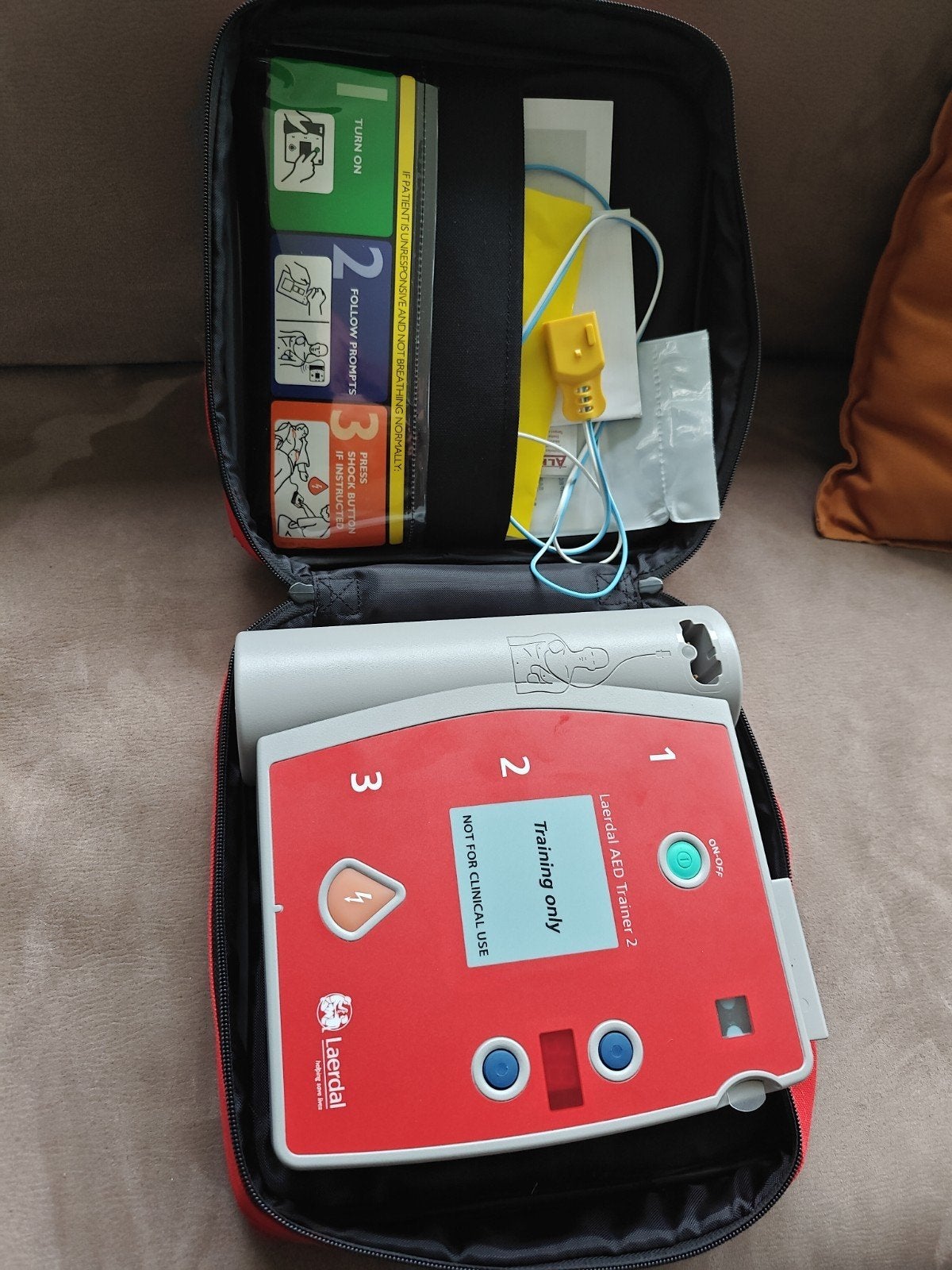 laerdal AED trainer 2 nieuw demo!!, Ophalen of Verzenden, Nieuw