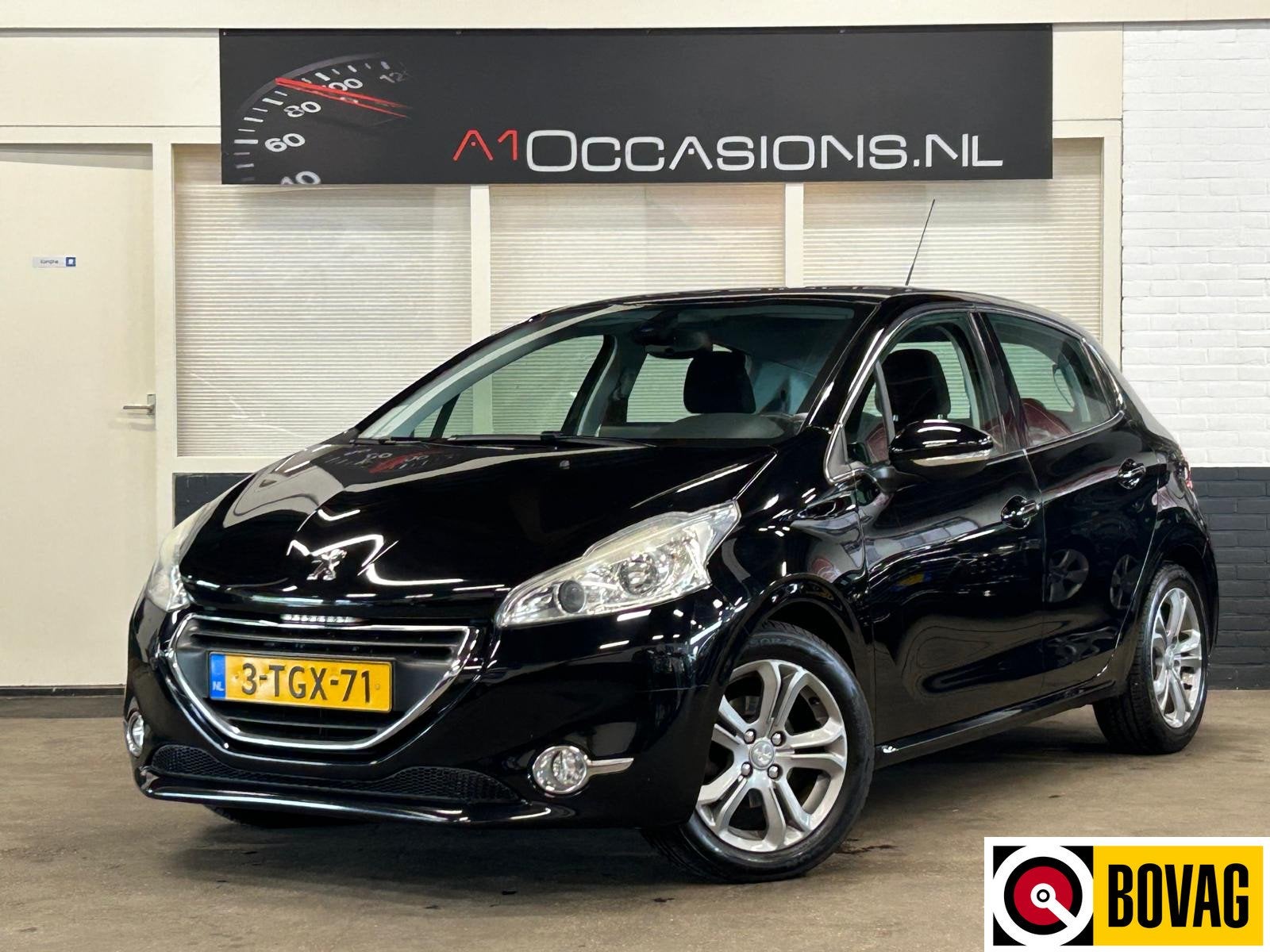 Peugeot 208 1.6 VTi Allure (bj 2014), Auto's, Voorwielaandrijving, Euro 5, Stof, Gebruikt