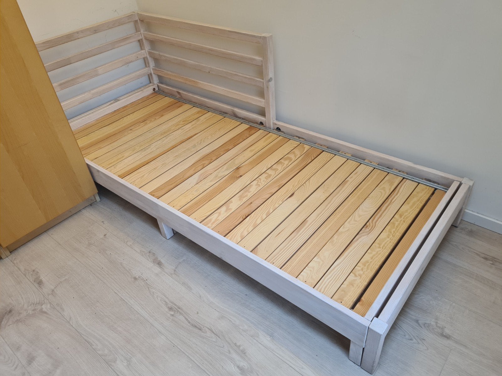 IKEA uitschuifbaar bed, 1-2 personen, Huis en Inrichting, Ophalen, Wit, Tweepersoons, Scandinavisch