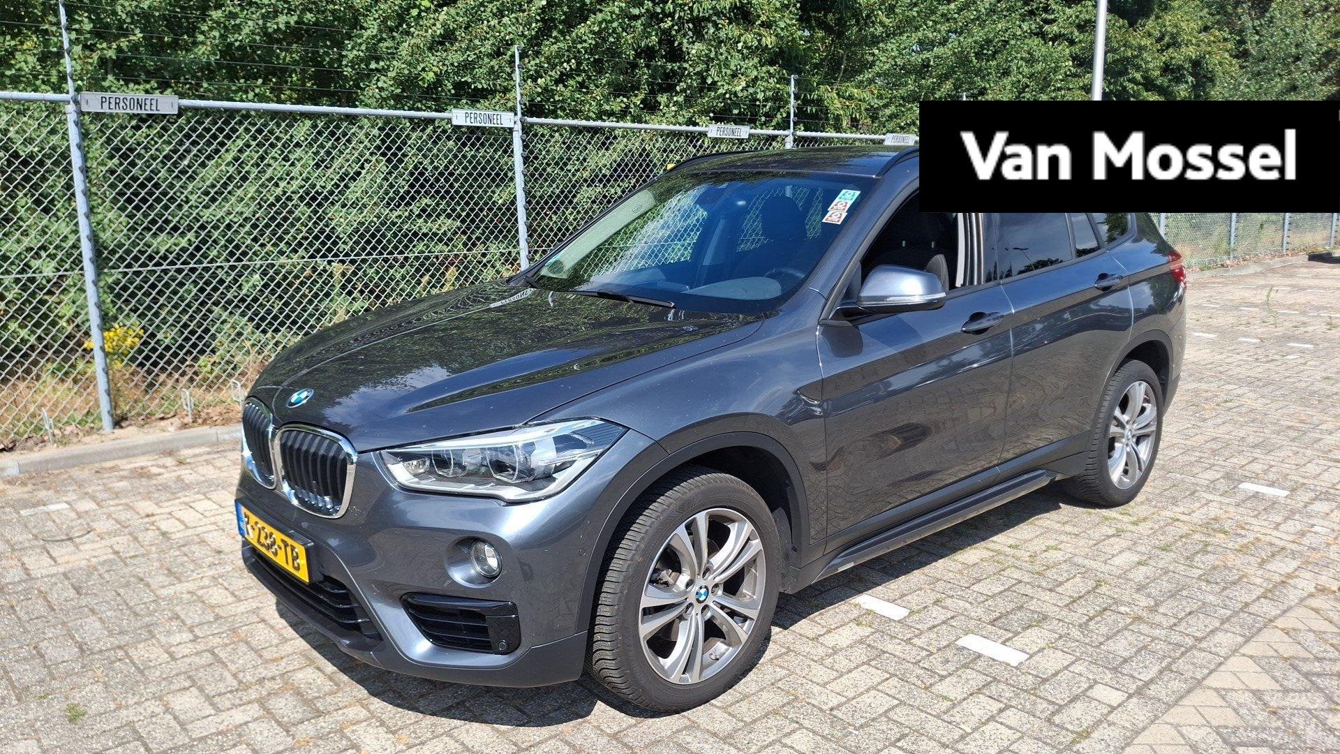 BMW X1 sDrive18i High Executive | Verwarmbare Stoelen & Stuu, Auto's, 12 maanden, Gebruikt, Euro 6, Leder