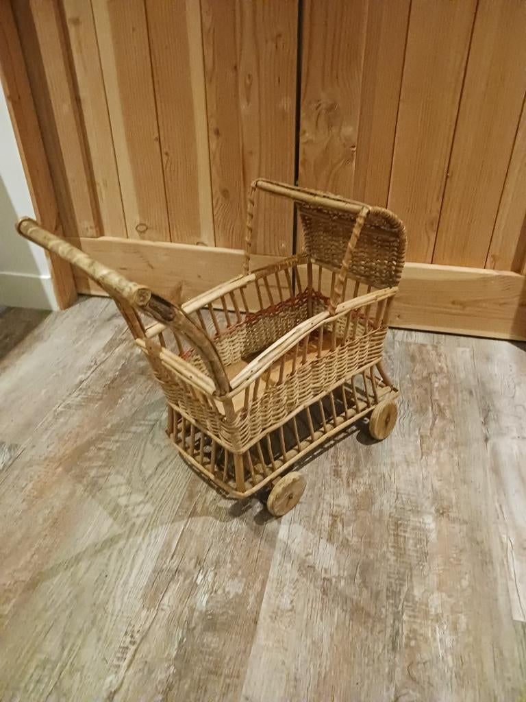 Poppenwagen, poppenwagen met houten wieltjes, oude poppen, Ophalen