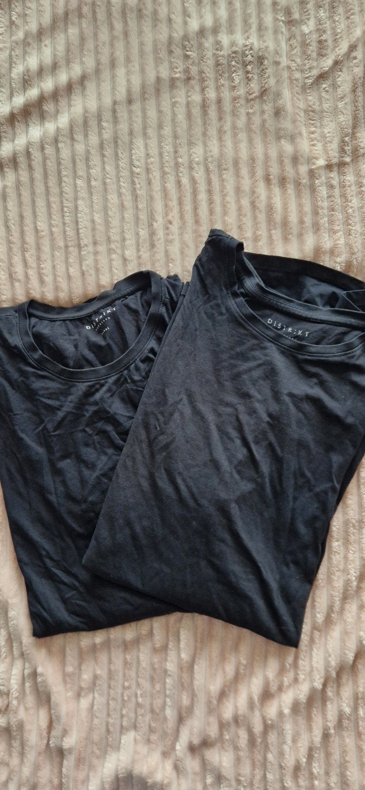 2 zwarte T-shirts,  maat L,  District Norrrebro (The Sting), Maat 52/54 (L), Zwart, Ophalen of Verzenden, Gedragen