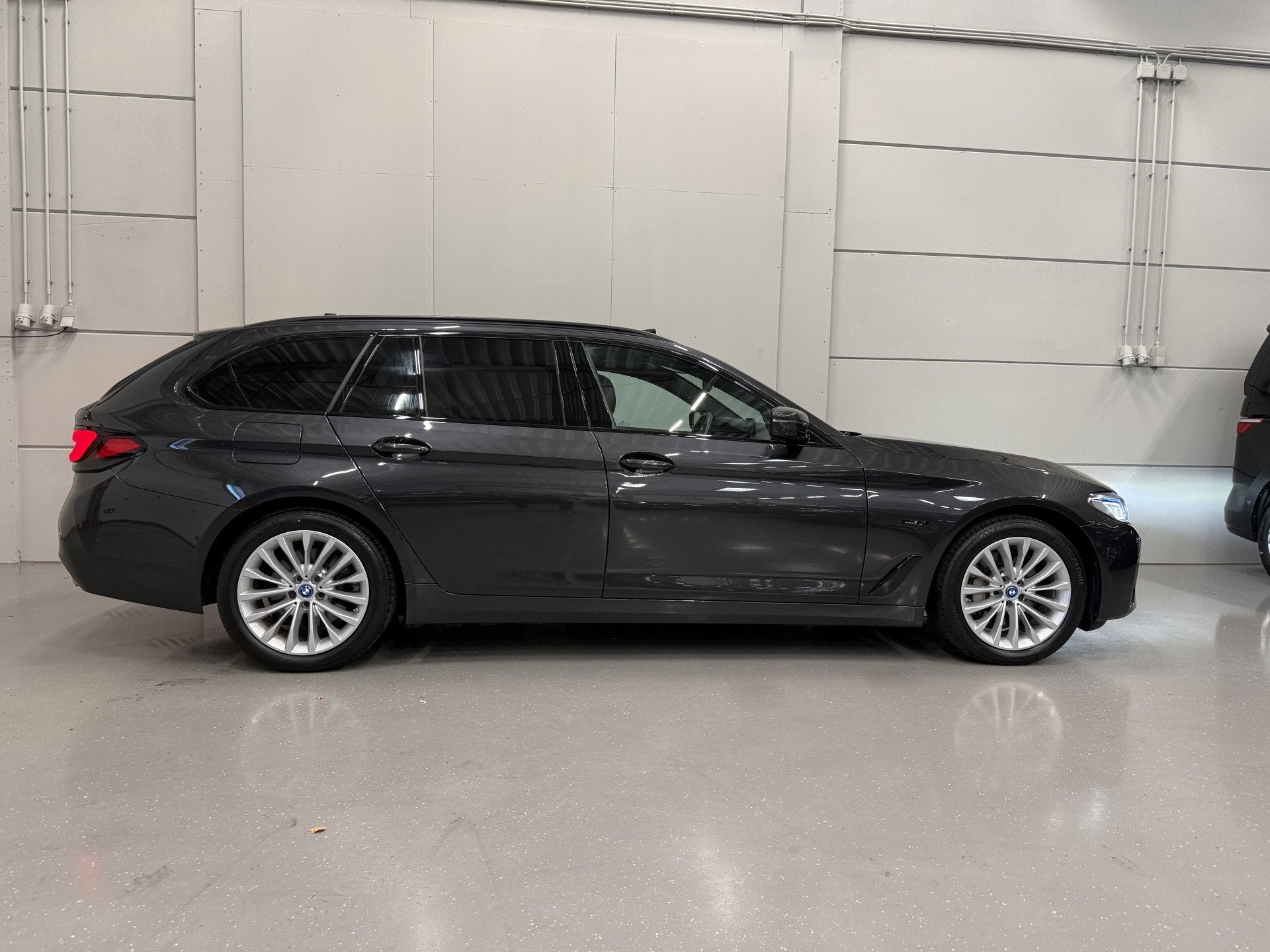 Foto 57 van BMW 5 Serie Touring 530e xDrive High exe PANO/TREKHAAK/H&K/L