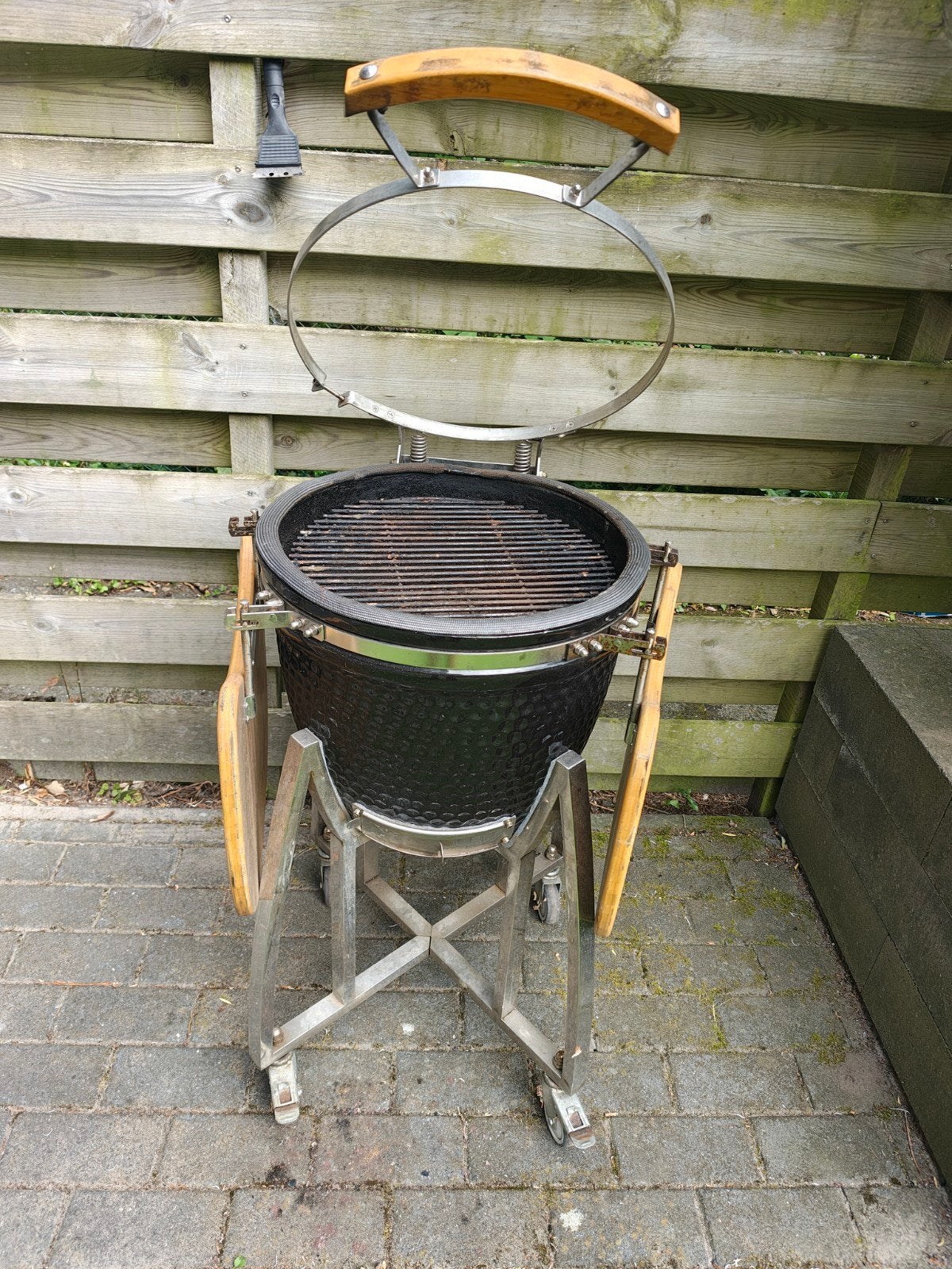 Defecte Kamado BBQ voor onderdelen of reparatie, Ophalen of Verzenden, Gebruikt