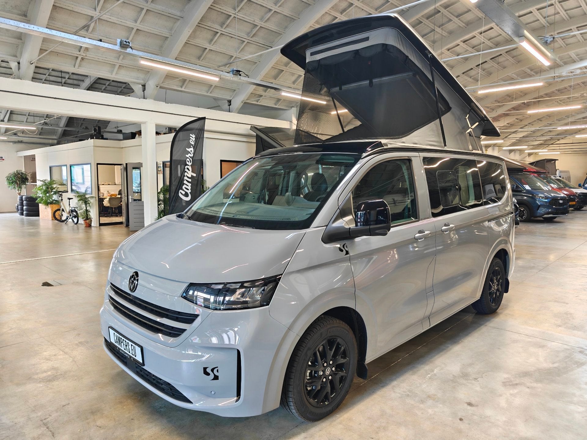 SpaceCamper Classic+ Caravelle Life VW 2.5 eHYBRID 233PK, Caravans en Kamperen, Buscamper of Camperbus, Airconditioning, Bedrijf