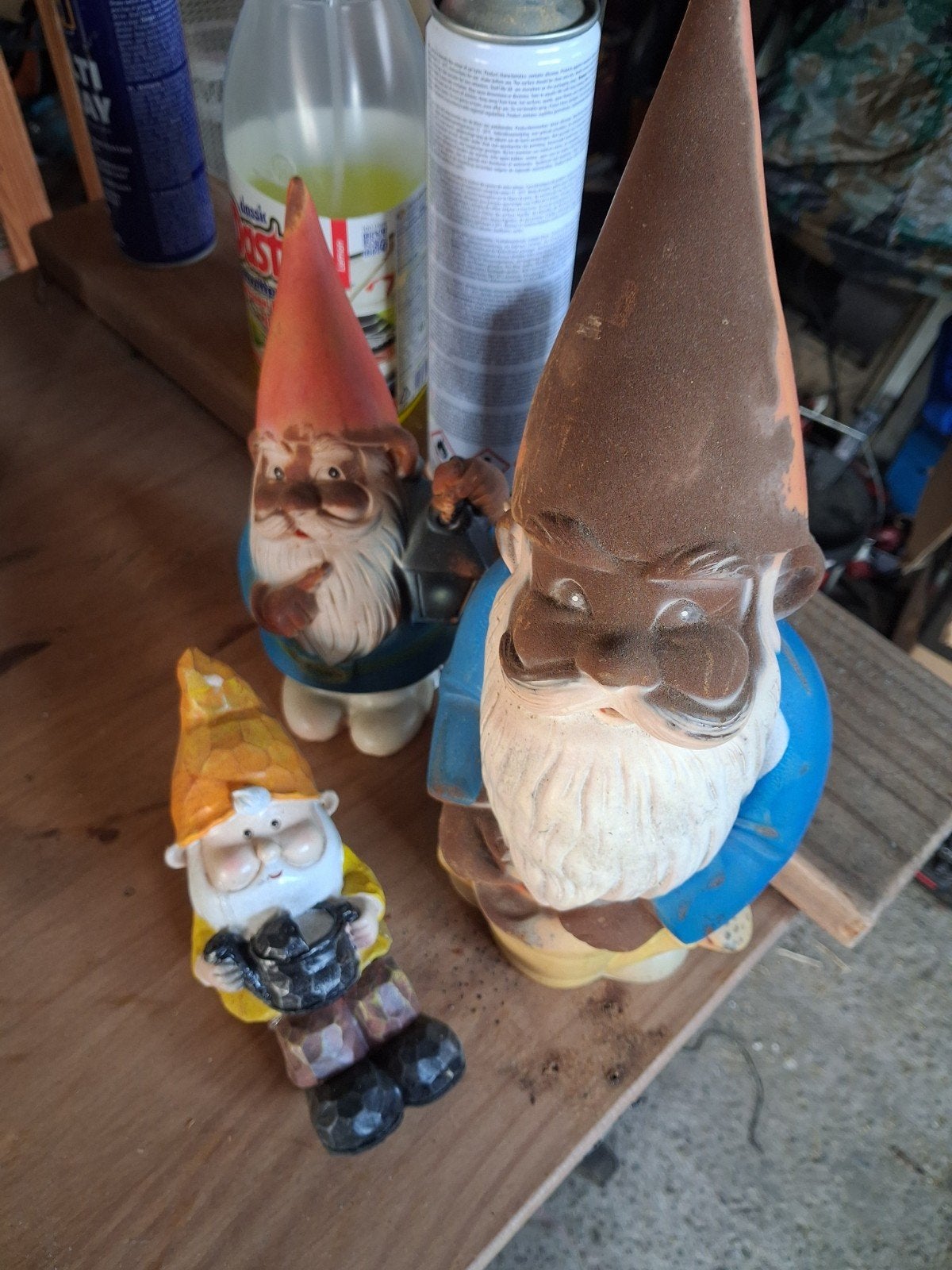 Set van 3 tuinkabouters, diverse maten en materialen, Ophalen of Verzenden, Gebruikt, Overige materialen, Tuinkabouter