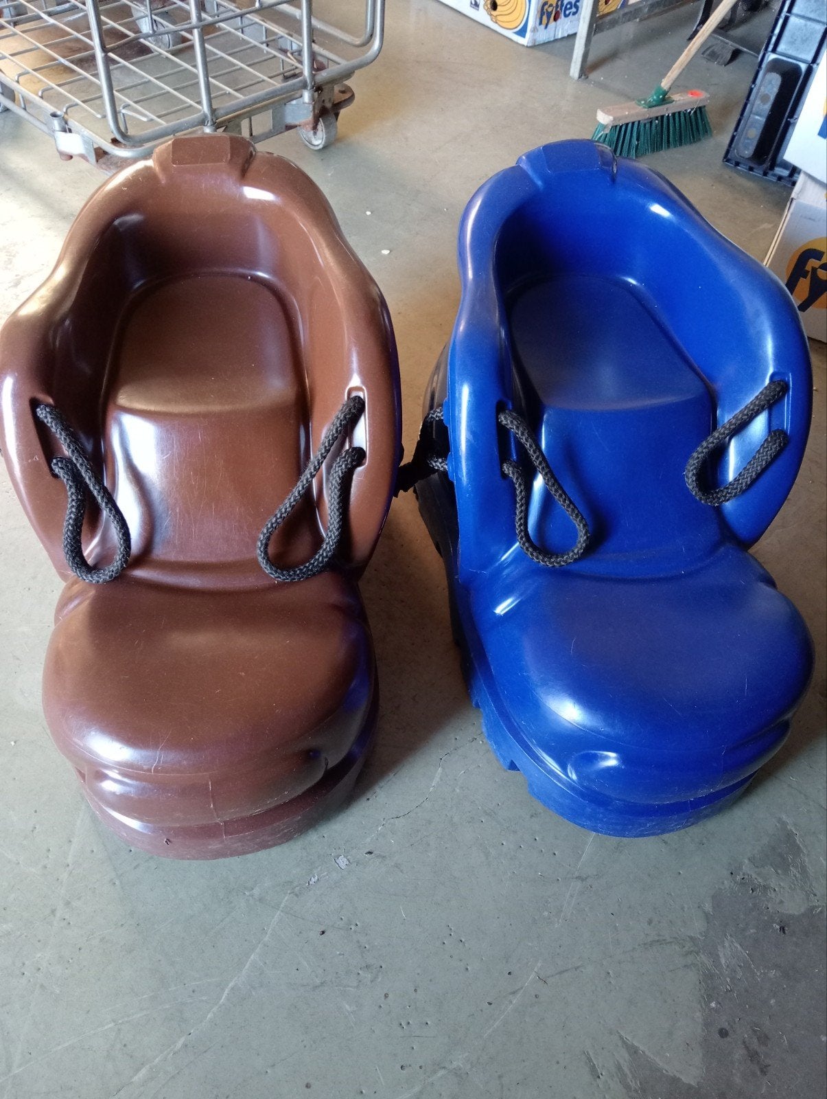 2x kinderstoelen  in de vorm van een schoen, Ophalen of Verzenden, Gebruikt, Kunststof