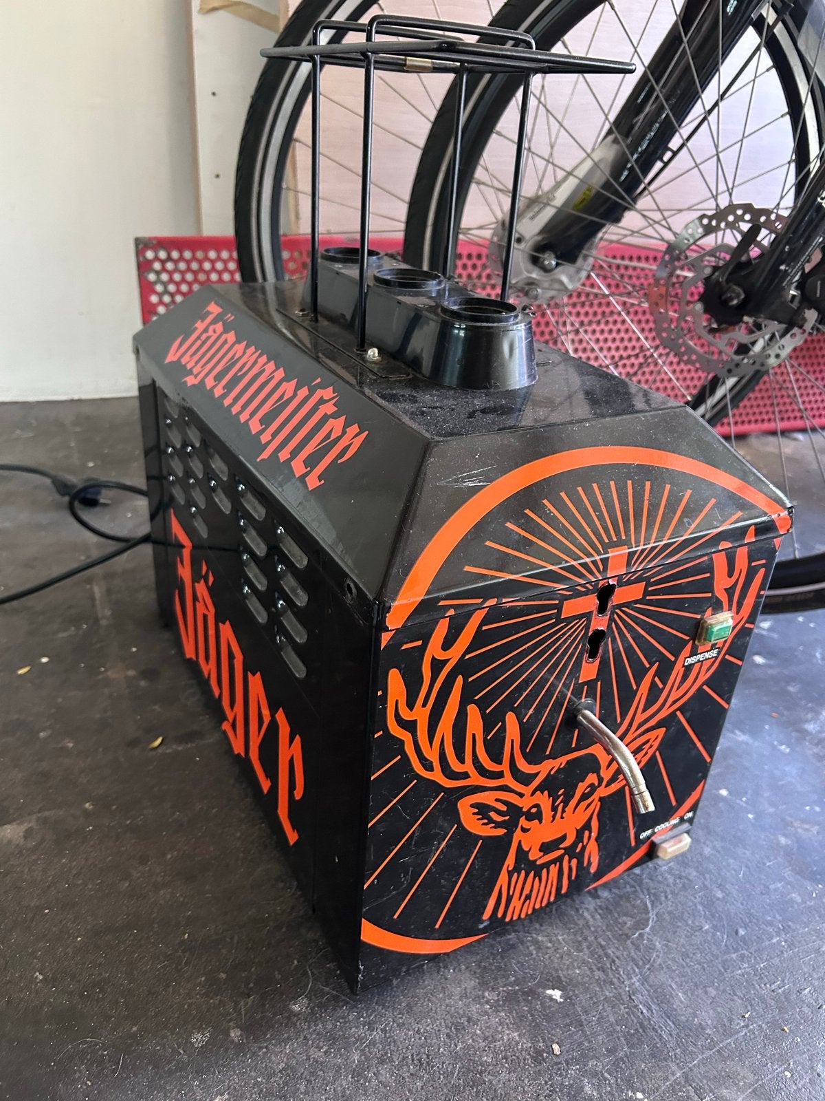 Jägermeister tapmachine - defect (verstopt leidinkje), Ophalen, Niet werkend