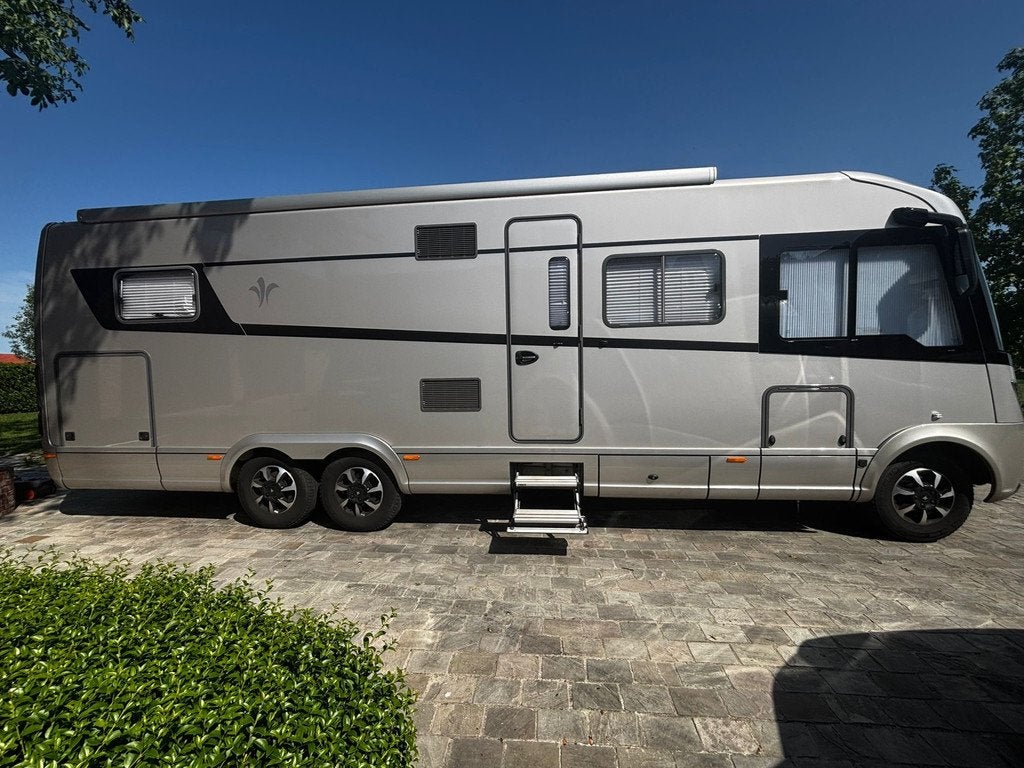 NIESMANN BISCHOFF ARTO 88EK 180pk Aut Hefbed Luchtvering Lev, Caravans en Kamperen, Campers, Niesmann+Bischoff, Galliersweg 39
5349AT  OSS, NL