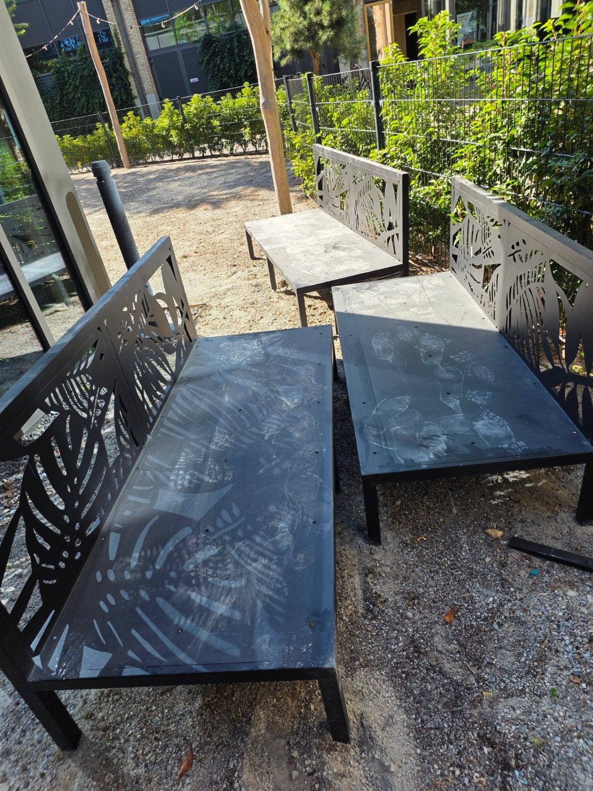 Set van 3 metalen tuinbanken met bladmotief, Tuin en Terras, Ophalen
