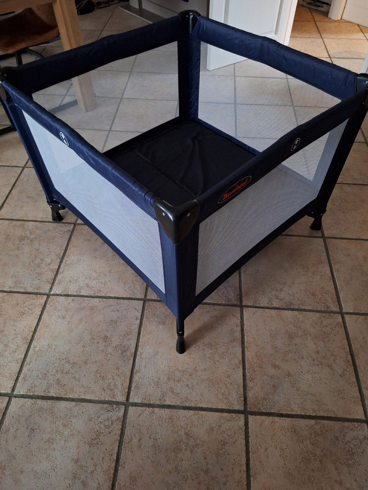 CAMPINGBED merk BANINNI      inklapbaar, Ophalen, Zo goed als nieuw, Vierkant