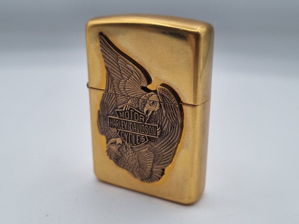 Zippo Barrett Smythe Harley Davidson Emblem 1996 Aansteker, Verzenden, Zo goed als nieuw, Aansteker