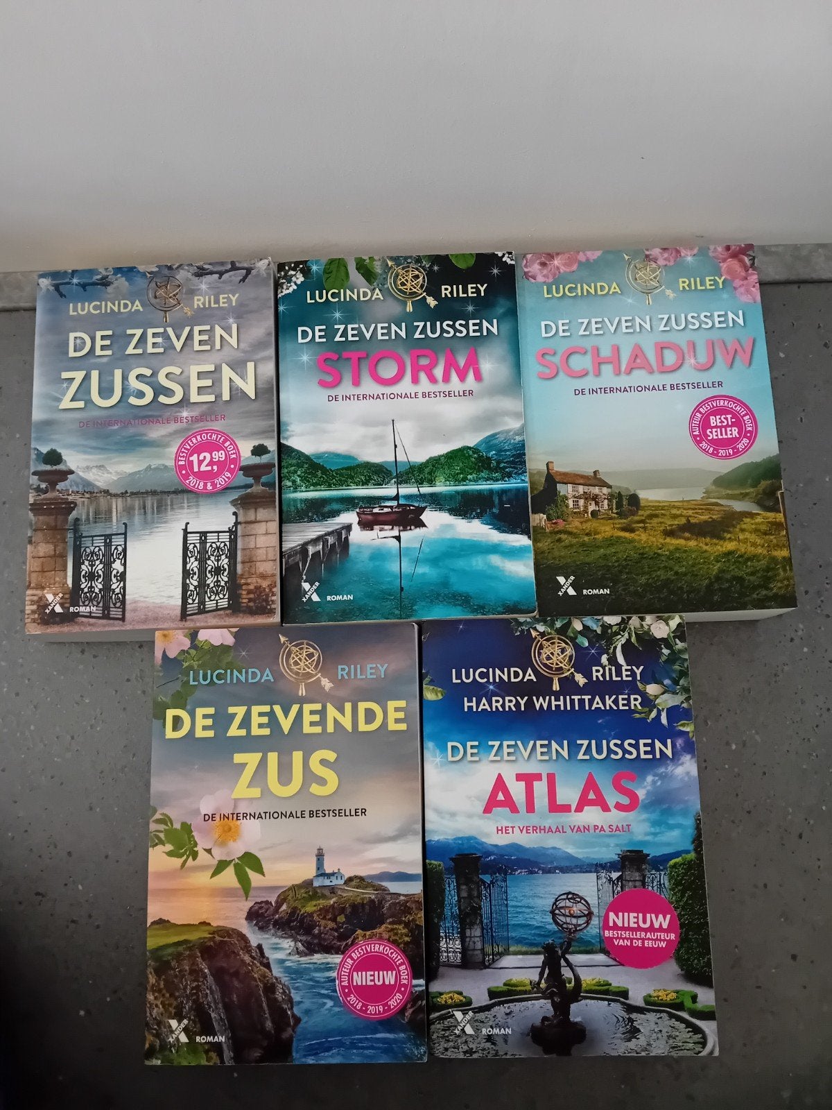 De zeven zussen - Storm - Schaduw - De zevende zus - Altas, Ophalen of Verzenden, Gelezen, Lucinda Riley