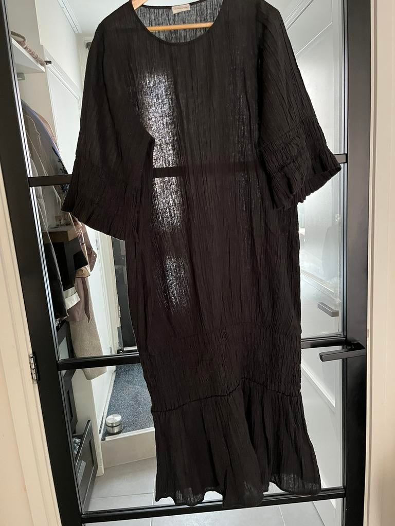 By Malene Birger zwarte jurk met smock detail, Maat 38/40 (M), Zwart, Ophalen of Verzenden, Zo goed als nieuw