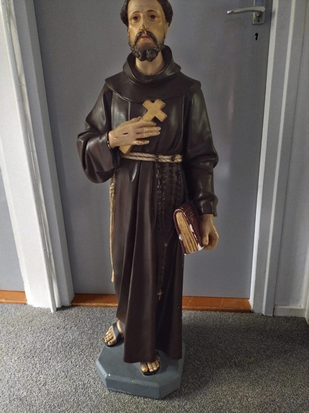 Groot beeld van Franciscus van Assisi, Ophalen