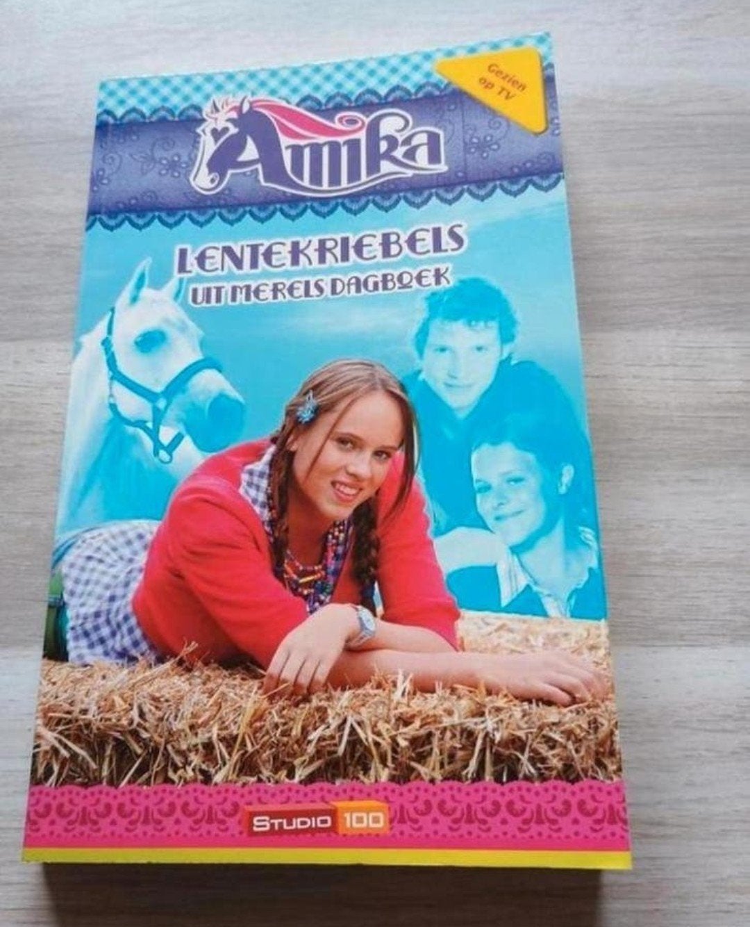 Amika: Lentekriebels - Studio 100, Boeken, Studio 100, Fictie algemeen, Ophalen of Verzenden, Zo goed als nieuw