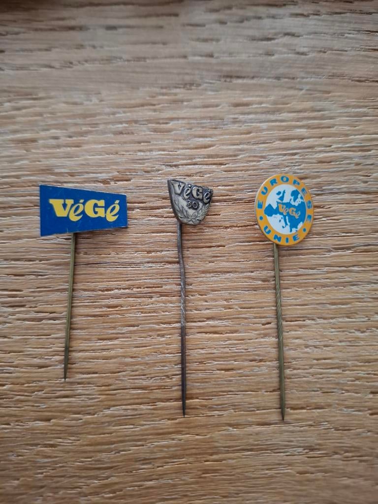 Vintage prikkers speldjes pins VÉGÉ collectible nostalgisch, Ophalen of Verzenden, Gebruikt, Merk