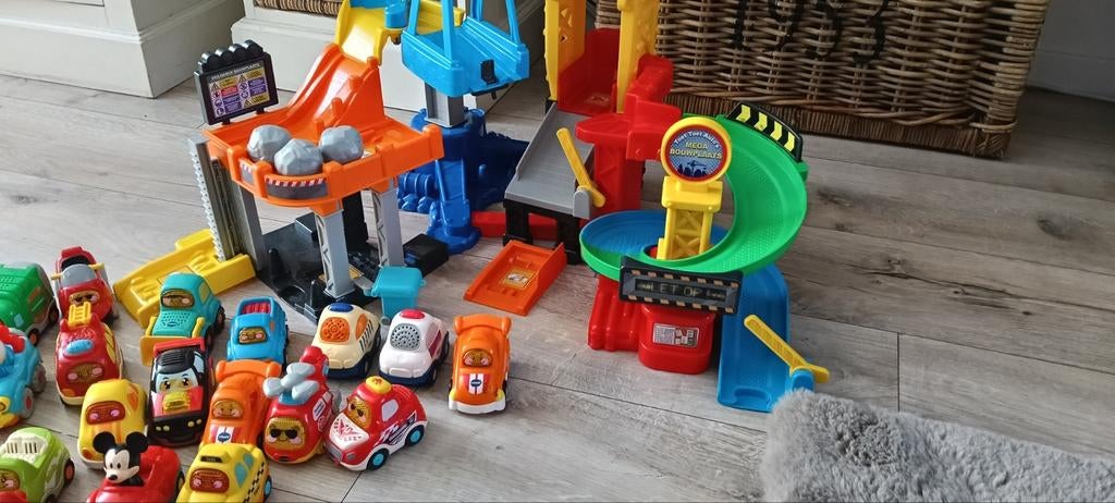 VTech grote bouwplaats en 18 toet toet autos, Ophalen of Verzenden, 2 tot 4 jaar