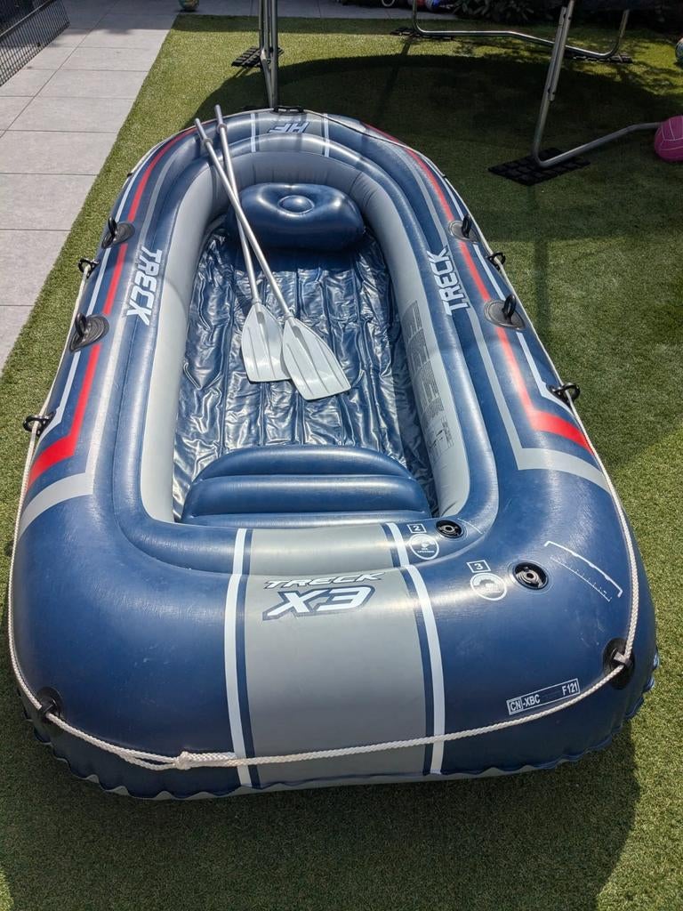 Treck X3 Opblaasboot met Peddels en Kussentjes - Z.G.A.N., Ophalen, Gebruikt