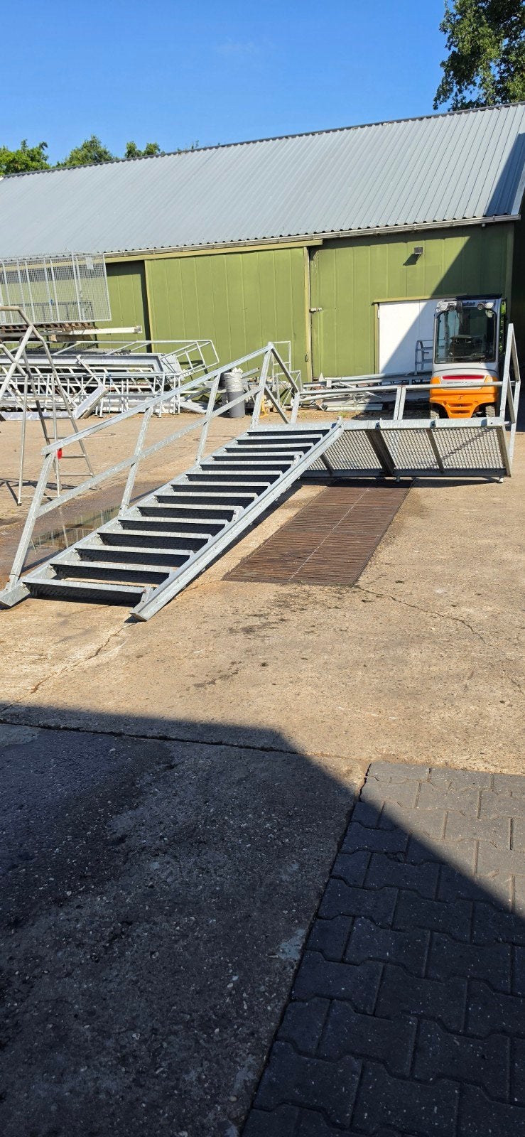stalen trap gegelv. hoog 3,05mtr nor104, Ophalen, Zo goed als nieuw, 2 tot 4 meter