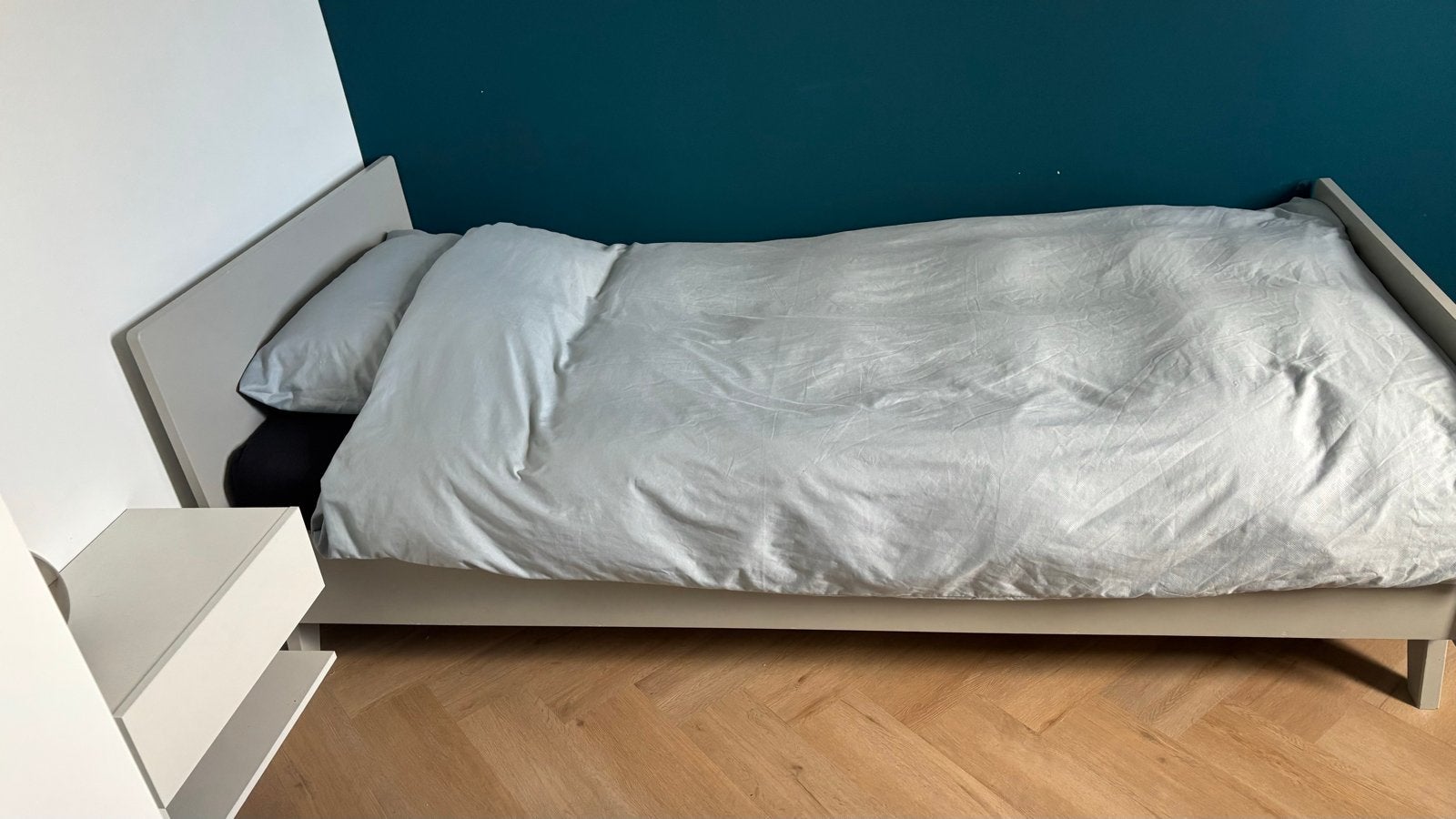 Stijlvol WOOOD Lilly Clay eenpersoons bed - 205x96cm, 90 cm, Eenpersoons, Ophalen of Verzenden, Zo goed als nieuw