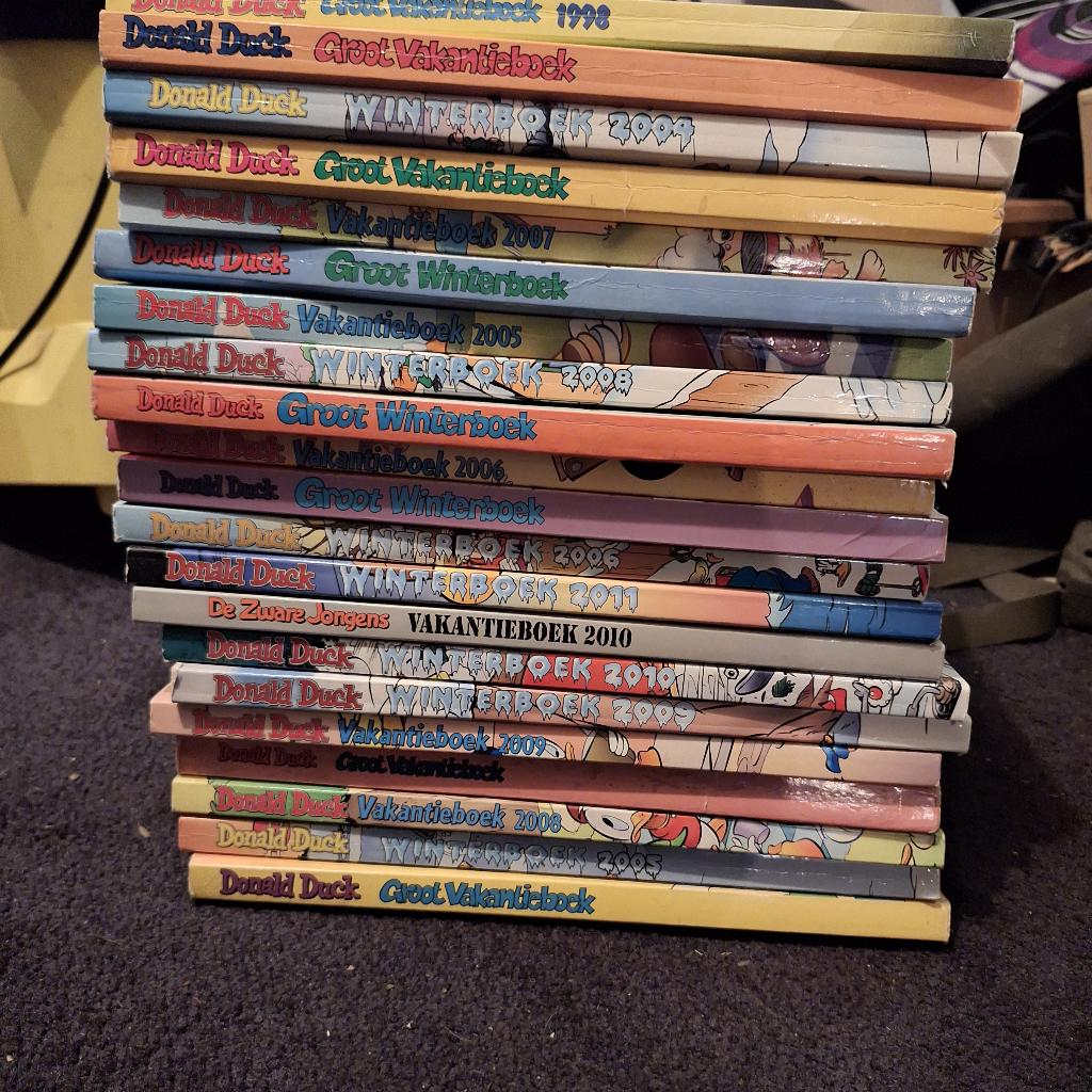 Doos vol vakantieboeken Donald Ducks ongeveer 40 stuks., Gelezen, Ophalen of Verzenden, Donald Duck, Meerdere stripboeken