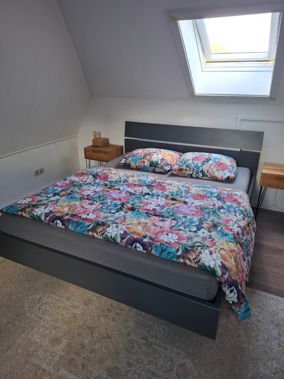 Tweepersoonsbed 160x200 grijs met 2 IKEA matrassen, Ophalen, Tweepersoons, Zo goed als nieuw, 200 cm