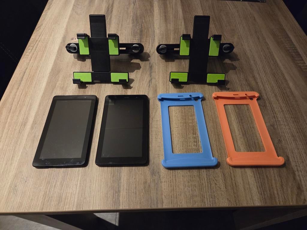 2 Kurio Tablets met auto houders en hoezen., Computers en Software, Android Tablets, Kurio, Gebruikt, S7000, Ophalen of Verzenden