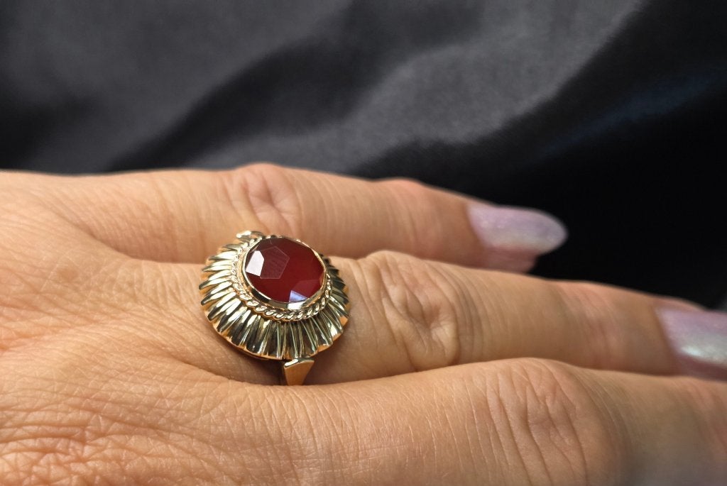 Gouden Vintage ring met edelsteen carneool. 2026/419, Ophalen of Verzenden, Goud, Ring, Met edelsteen