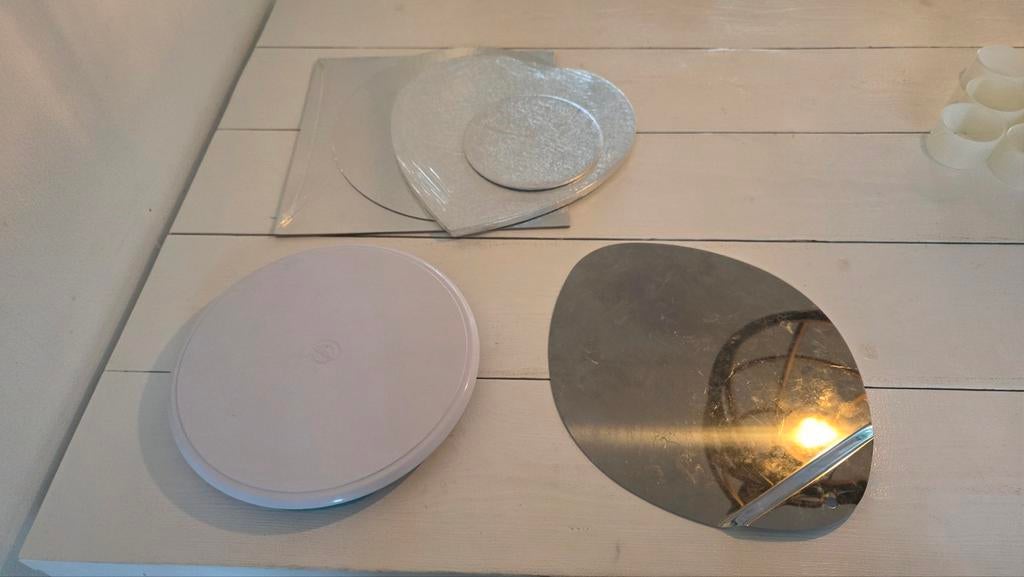 Wilton taartplateau en cake boards, Ophalen of Verzenden, Zo goed als nieuw