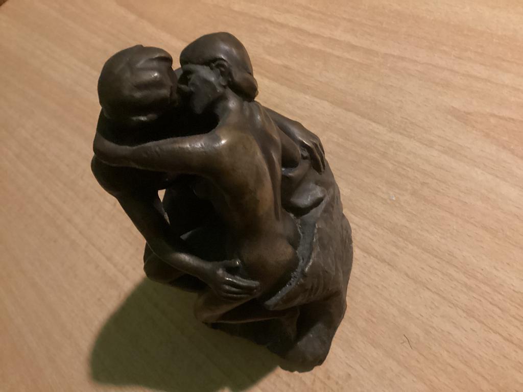 Bronzen miniatuur replica beeldhouwerk “DE KUS”, Antiek en Kunst, Ophalen of Verzenden