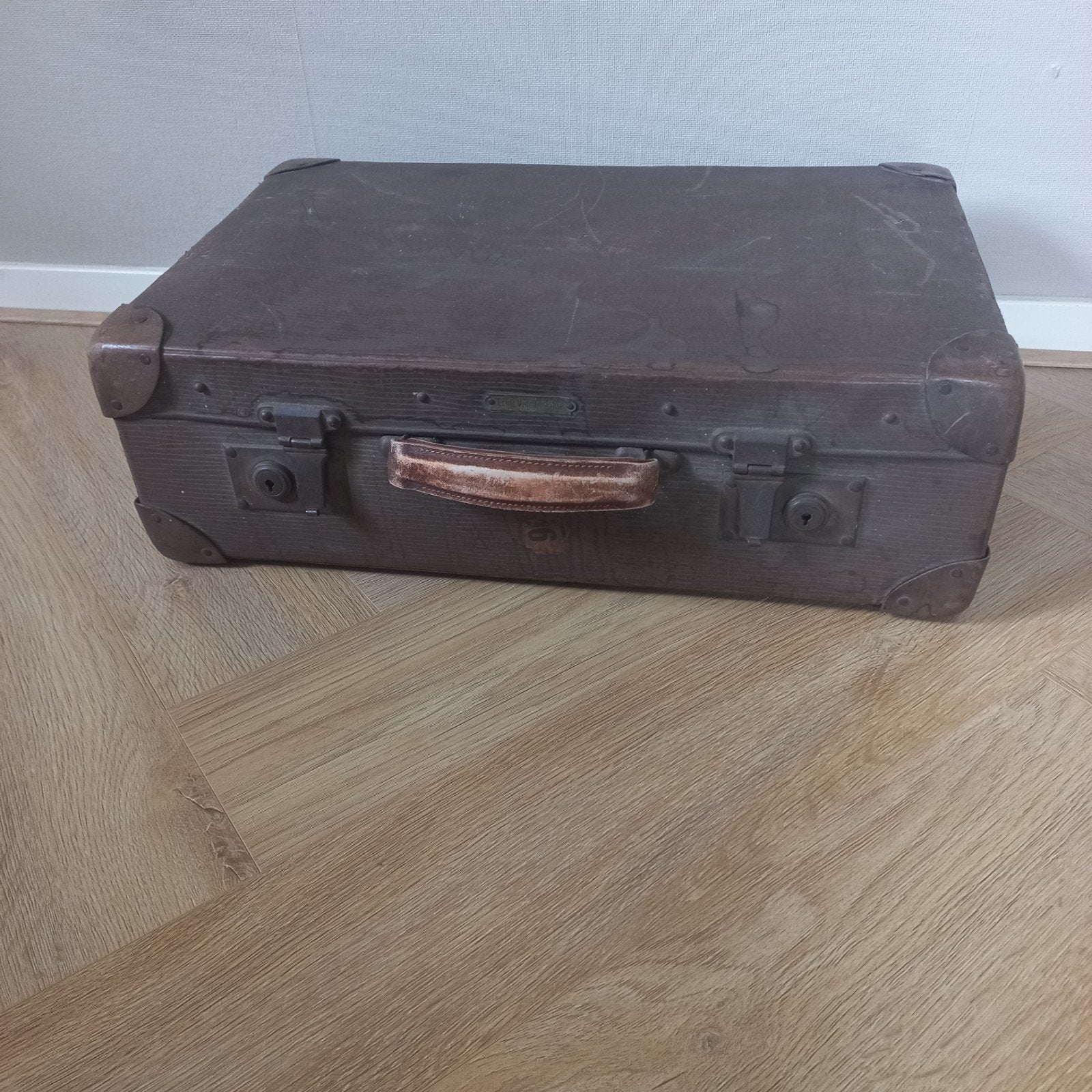 Vintage bruine koffer, Ophalen
